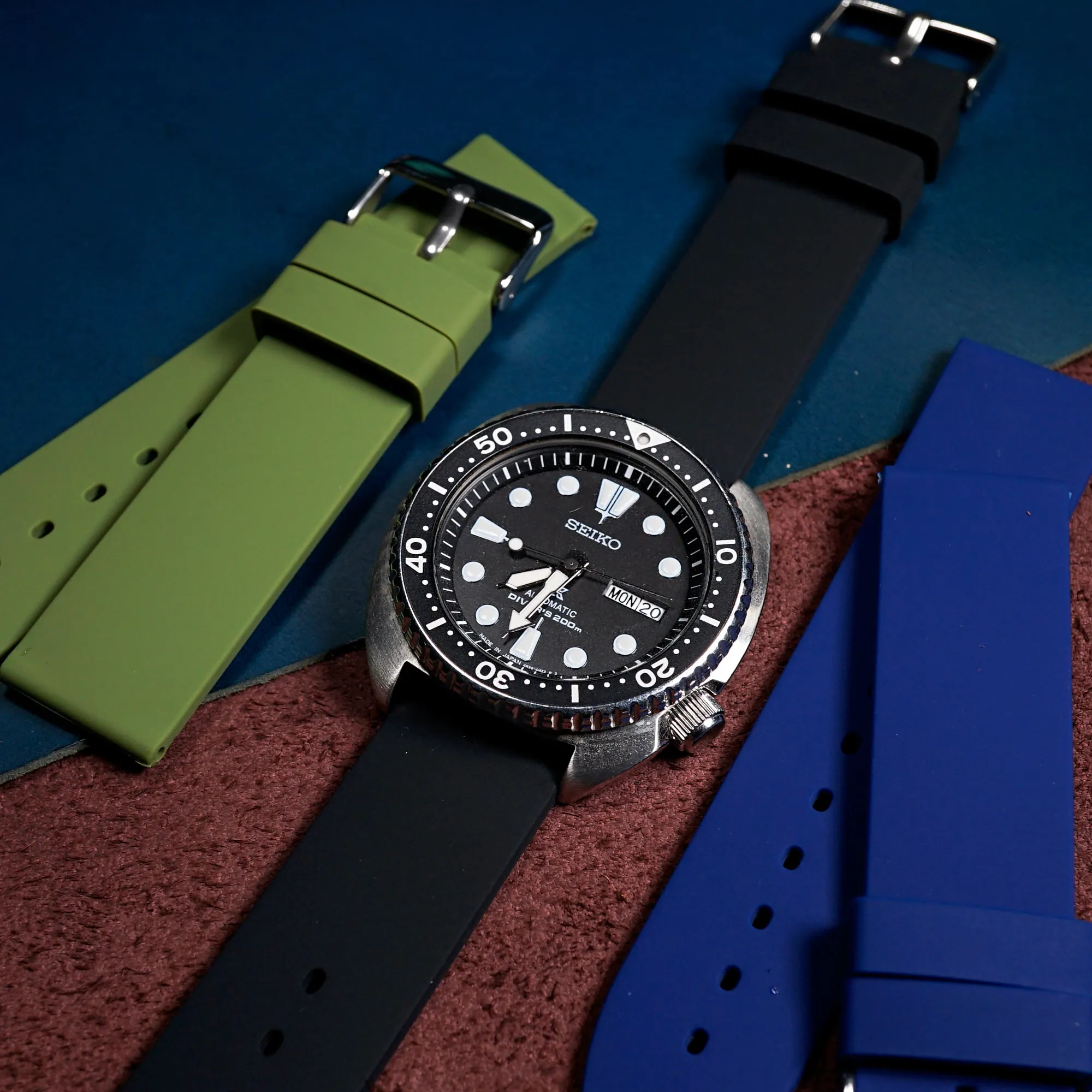 Basic Rubber Strap in Black