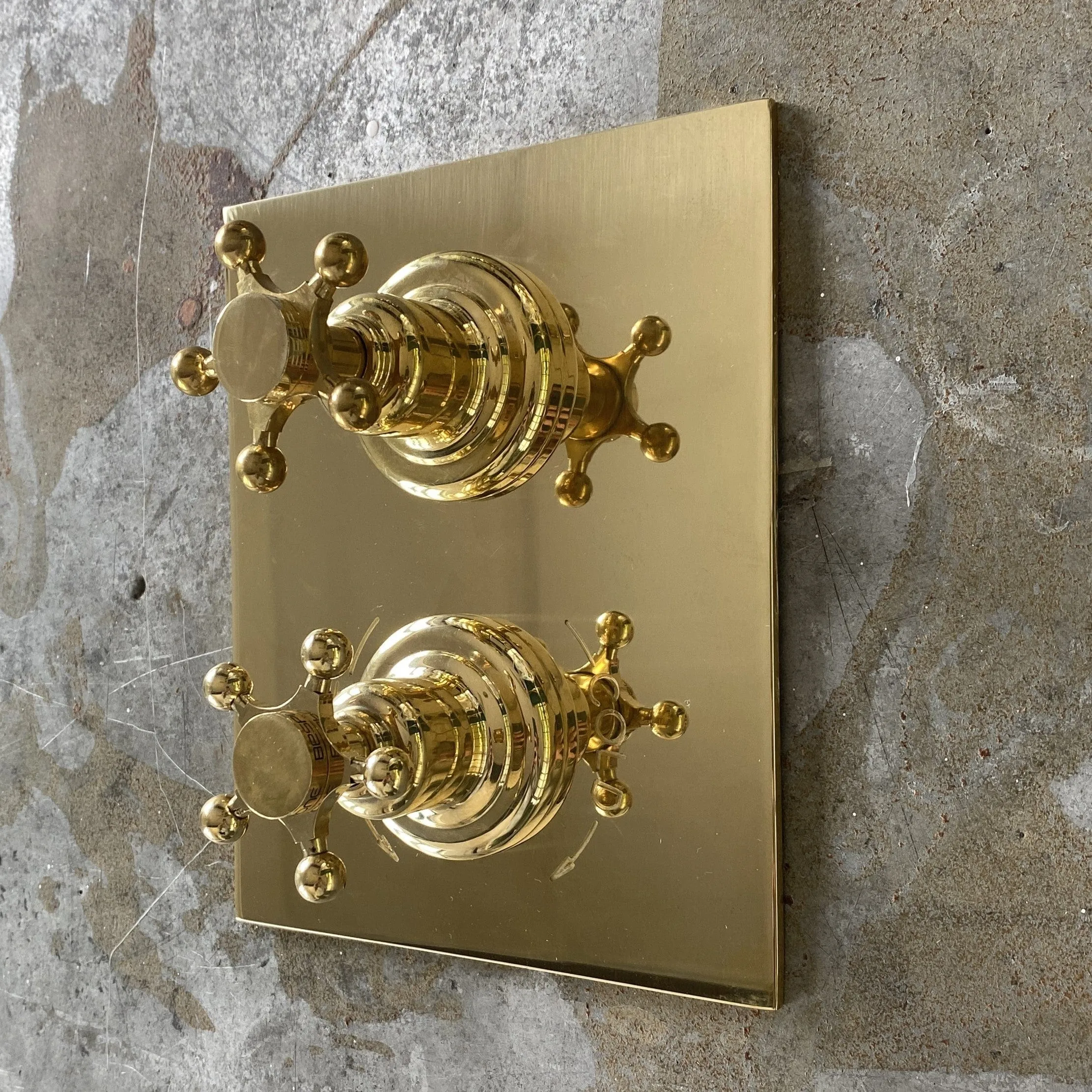 BTS52 Wall mounted Concealed thermostatic shower Bell Showerhead